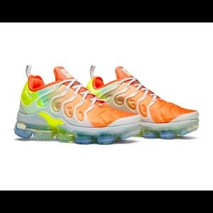 Nike Women’s Air VaporMax Plus Sneaker. Color: 'Reverse Sunset' 
Size 7